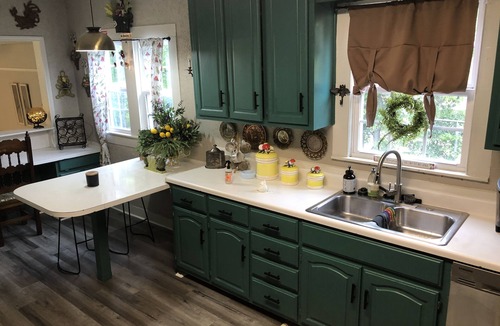 Cleburne House | The Anglin House, an early century home completely renovated and modernized.