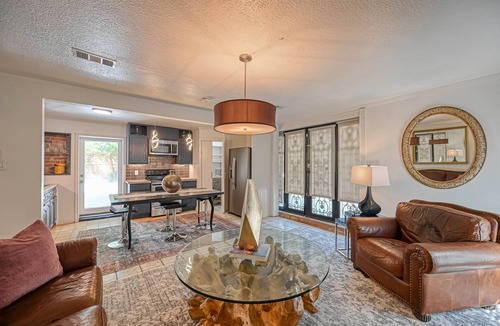 Garden Oaks House | The Barry 2BR 2BA House in the Heart of Oak Forest