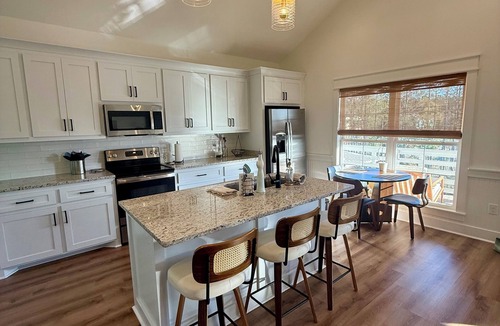 Shoreline Park House | The Bay Stay has boat pier ~ 4 mi. to Beach. Cart into town- Close to Boat ramp