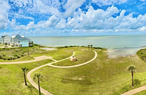 Red Fish Cove Condo | The Beach Pad: Bayside Serenity with Unforgettable Views. Pet-Friendly!