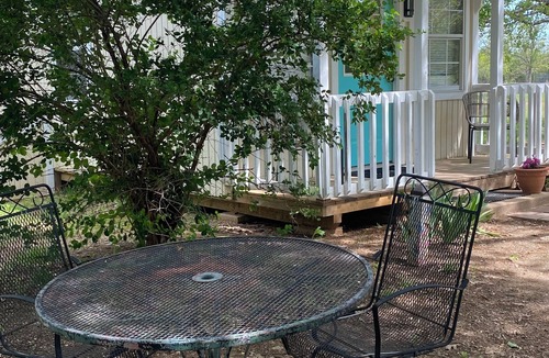 Glen Rose Cabin | The Beulah Jane is a peaceful cabin on working farm in Glen Rose.