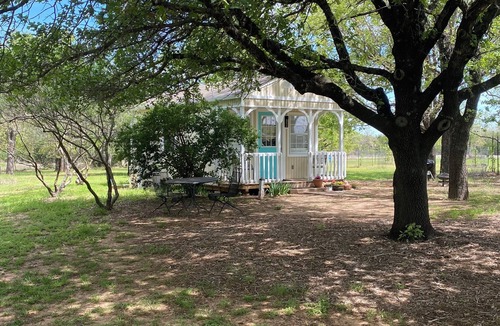 Glen Rose Cabin | The Beulah Jane is a peaceful cabin on working farm in Glen Rose.
