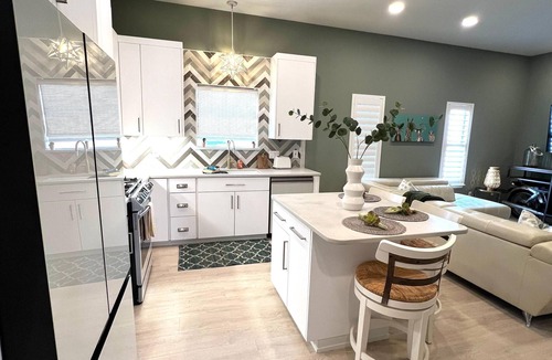 Del Mar Apartment | The Bohemian. Unit #5 Charming 2-bedroom apartment in gorgeous Corpus Christi.