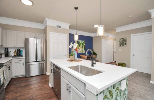 League City Apartment | The Botanical Dream near Kemah Boardwalk and NASA