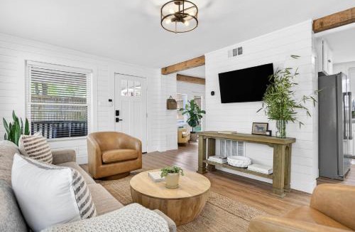 Crestline Area House | 'The Bowie Bungalow' in Fort Worth!