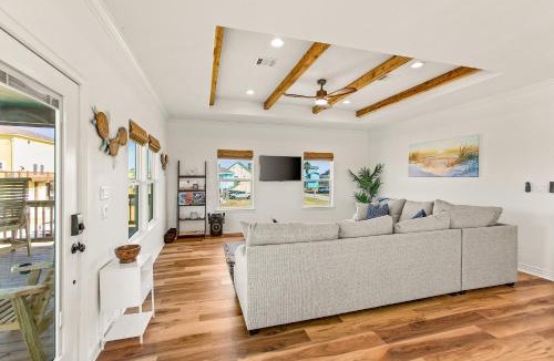 Crystal Beach House | The Breezy Turtle