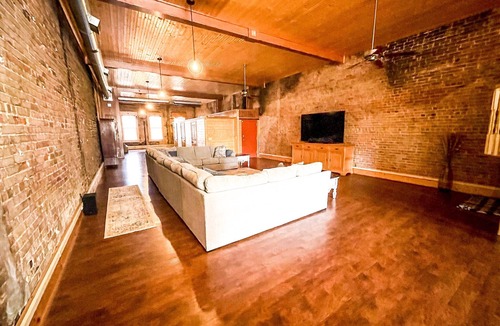 Nacogdoches Condo | The Brick Street Suite, high ceilings, historic brick street location