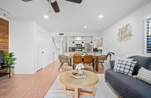 Harbor Oaks Condo | The BS Lake House | Pet Friendly, Overlooks Canal!