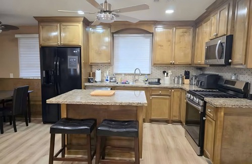 North Shore House | The Champions Retreat- Prime Location/Near Downtown Stadiums Medical Center