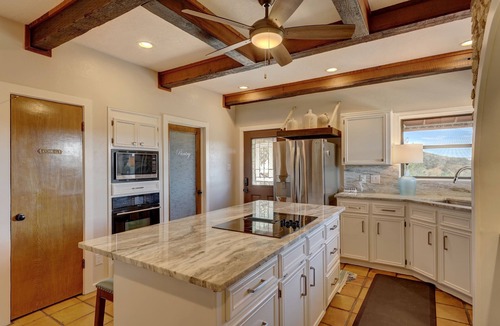 Hunt House | "The Cliff House" Riverfront with incredible views! Sleeps 18!