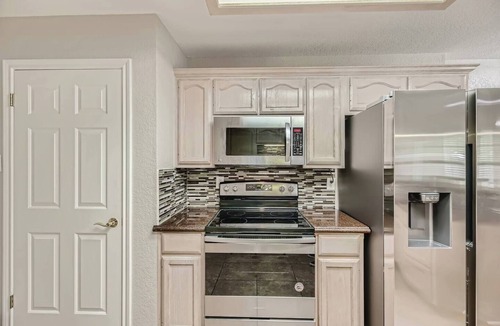 Georgetown House | The Clover House Georgetown is the perfect getaway for families or workers seeking a home base while in town. This charming retreat features a warm, inviting interior with modern amenities, a fully equipped kitchen, and comfortable living spaces.
