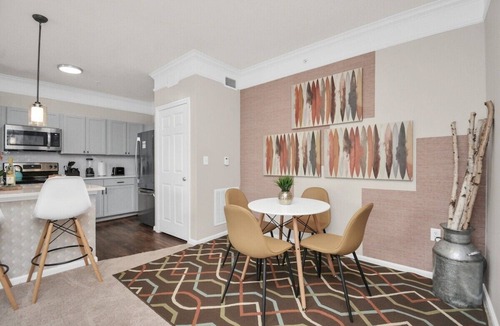 League City Apartment | The Colorful Collage near Kemah Boardwalk and NASA