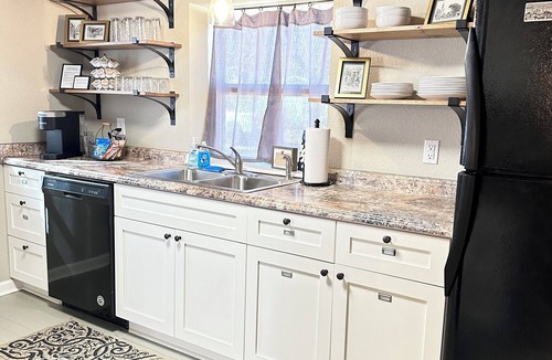 Stephenville House | The Compass, Entire House with World Travelers Theme near TSU