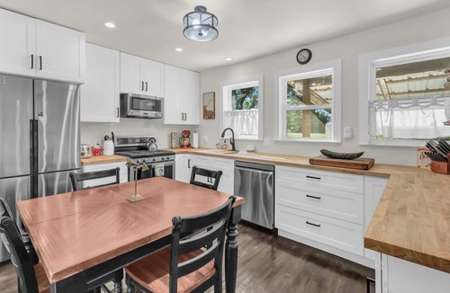 Weatherford House | The Country Cottage - Family Friendly Home just minutes from Weatherford!