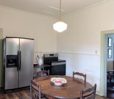 Washington House | The Courtableau Cottage