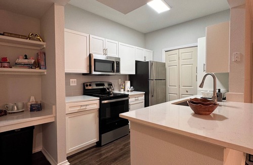 Energy Corridor Apartment | The Cozy Canvas 1-bedroom apartment with amenities in lovely Houston, No Stairs