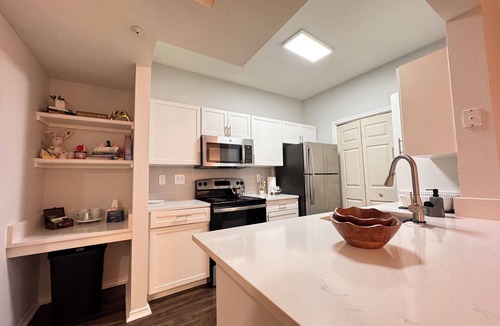 Energy Corridor Apartment | The Cozy Canvas 1-bedroom apartment with amenities in lovely Houston, No Stairs