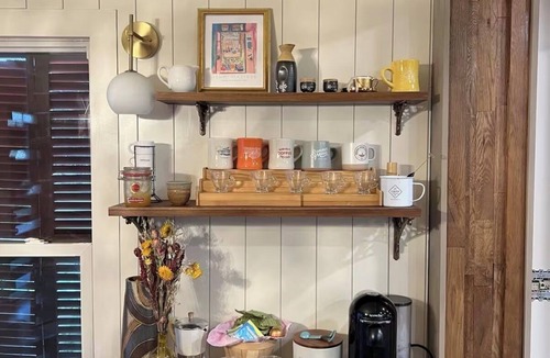 Terrell Heights Cottage | The Cozy Cottage- 15 min to the Pearl/Downtown
