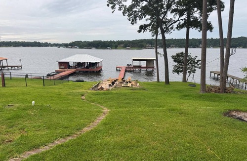 Flint House | The Cozy Sabbath Lakefront