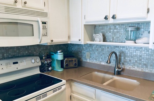 Corpus Christi Condo | "The Dover" ~ a glimpse of the sea Resort-style condo