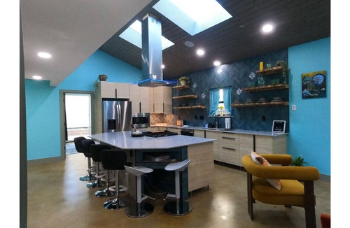 Leander House | "The Drive Thru"@Lake Travis A proper GAME ROOM you can literally DRIVE Thru