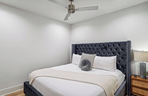 Central Business District Hotel | The Eleanor 5BD/3B - All King Bedrooms, 7th Floor
