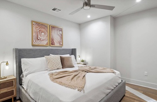 Central Business District Hotel | The Eleanor 7BD/7B, All Kings, Connecting Door