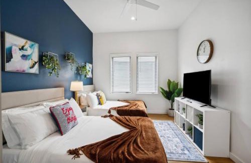Fort Worth House | The Emerald 3BD In the Heart of Magnolia