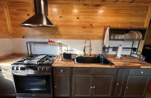 Baker Cottage | The Firehouse, Charming 3-bedroom-loft cottage in Baker along the Comite River