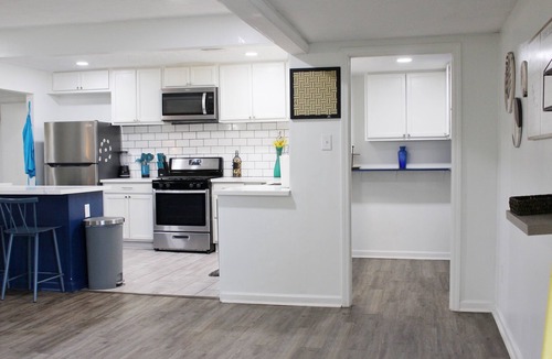 Sulphur House | The Fun House! with Master Suite and open common areas 4BR/2BA