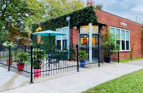 Beauregard Town Historic District House | The Garden House - 'Artsy Elegance' - A "Stay to Remember" in Beauregard Town!