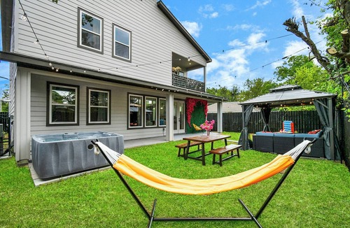 OST - South Union House | The Garden of Eden ● Designer Houston Stay with 12 Beds, Hot Tub, Game Room.
