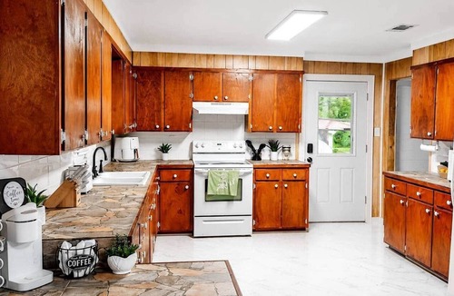 Karnack House | The Gator Den at Caddo Lake/Big Lake