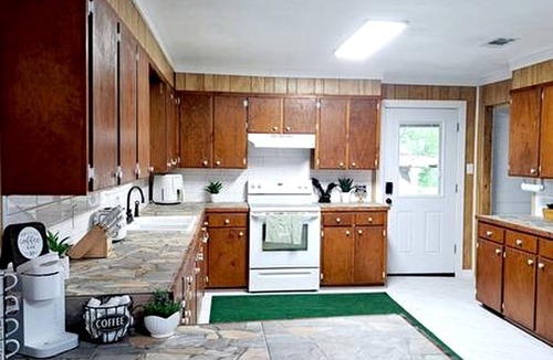 Karnack Cottage | The Gator Den at Caddo Lake in Karnack, Texas