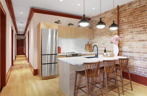 Faubourg Lafayette Apartment | The Gisele: 4br/3ba for 8 Pool + Streetcar Stop