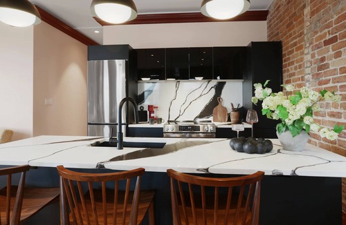 Faubourg Lafayette Apartment | The Gisele: 4br/4ba for 8 Pool + Streetcar Stop