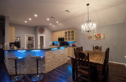 Weatherford House | The Gotti Ranch/Gameroom/Pool/Gym/Theater/Tiki bar/Mariokart/Hot tub