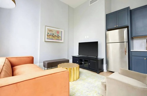 Central Business District Apartment | The Harlequin by AvantStay