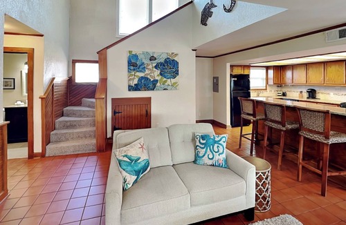 Leeward Sands House | The Hidden Porpoise | In-town activities nearby