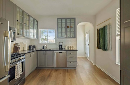 Chestnut House | The Hideout - 2BR East Austin Home & Backyard
