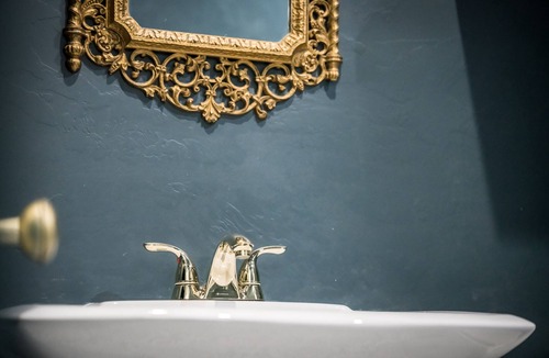 Clinton Bed & Breakfast | The Historical Redland Theater 2 will take you back to the 1920's.