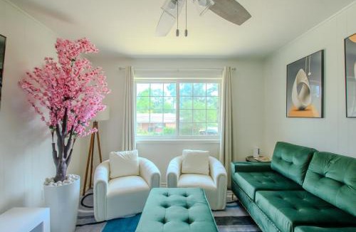 Nacogdoches Apartment | The Homestead Luxury Cozy 2BR Apartment in Nacogdoches Near SFA University and Downtown Pet Friendly Business Ready Extended Stays Welcome with Self Check In High Speed WiFi Full Kitchen In Unit Laundry Private Parking and Quiet Comfort