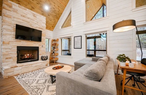 Pickens Cabin | The Hygge House- Lux w/Dual Shower, Soak Tub & Spa