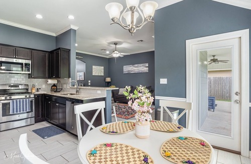 Bossier City House | The Island House 3 bedroom 2 bathroom oasis with all of the comforts of home.