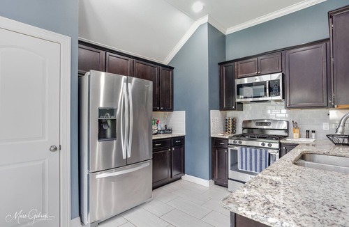 Bossier City House | The Island House 3 bedroom 2 bathroom oasis with all of the comforts of home.