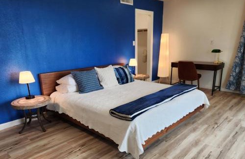 El Lago Bed & Breakfast | The Lakehouse on Clear Lake