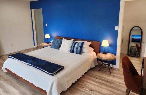El Lago Bed & Breakfast | The Lakehouse on Clear Lake