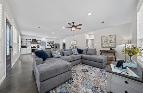 Russellville House | The Lakeside Bungalow the on shores of Delaware Bay!