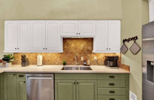 Bartonville House | The Land Fall Lodge S