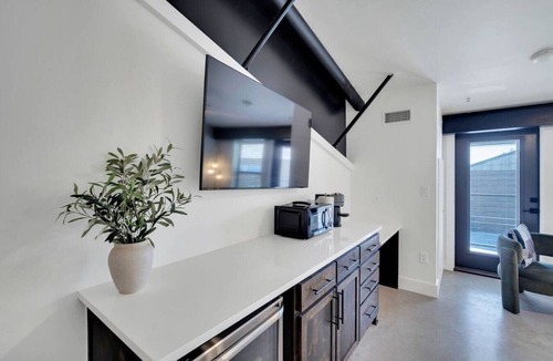 Midlothian Apartment | The Lawson District | Peony Suite